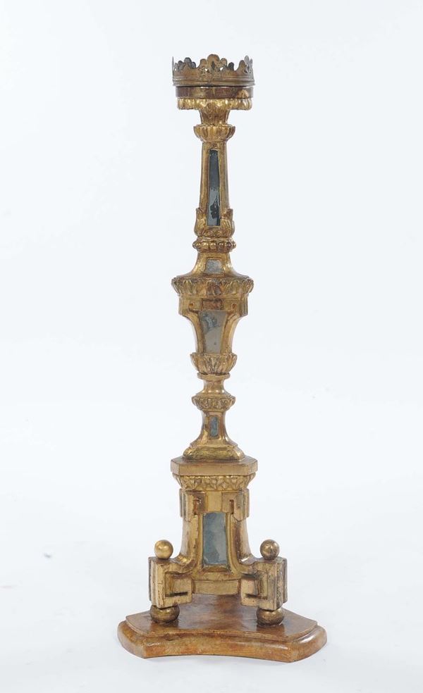 Grande candeliere in legno intagliato e dorato