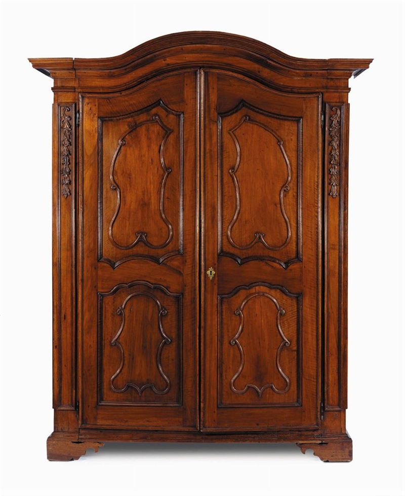 Armadio Luigi XIV in noce a due ante pannellate, Genova XVIII secolo  - Asta Antiquariato e Dipinti Antichi - II - Cambi Casa d'Aste