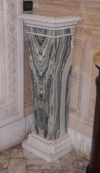 Coppia di Colonne Lastronate in Marmi, XVIII Secolo