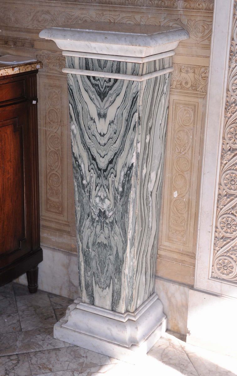 Coppia di Colonne Lastronate in Marmi, XVIII Secolo