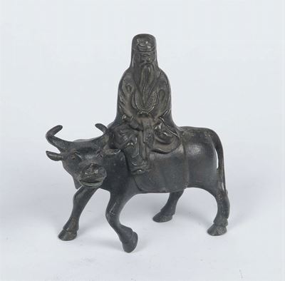 Scultura in Bronzo Raffigurante Anziano su Toro
