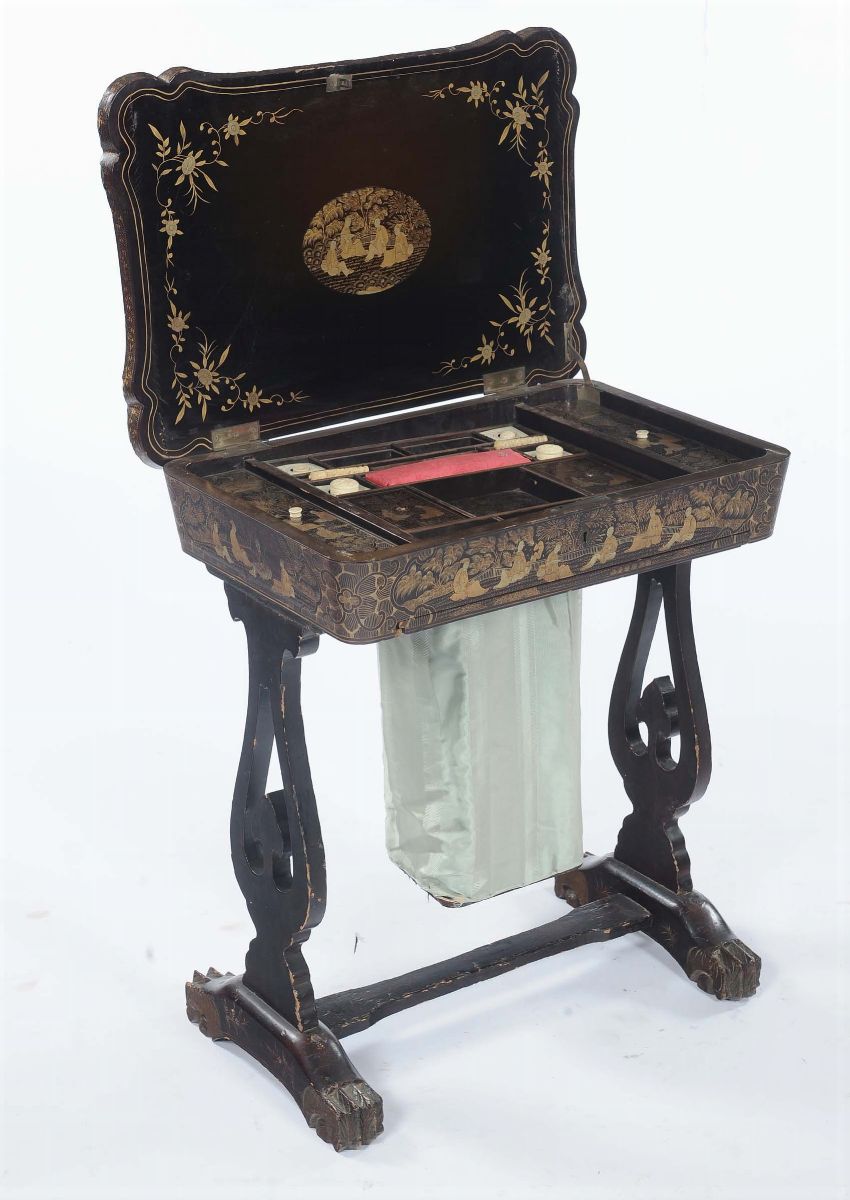 Tavolino da Lavoro Laccato a Chinoiserie, XIX Secolo