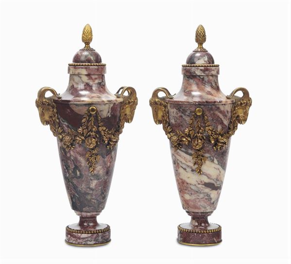 Coppia di vasi Impero in marmo e bronzo, inizio del XX secolo