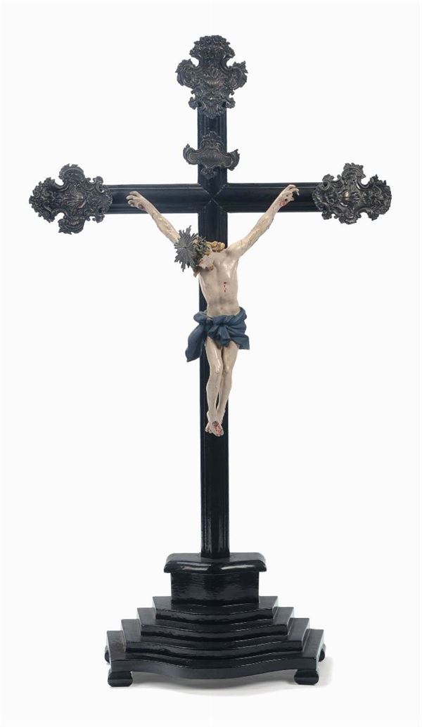 Crocifisso da tavolo in legno intagliato su croce ebanizzata, Genova XIX secolo