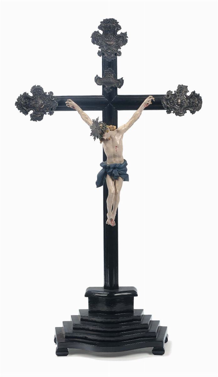 Crocifisso da tavolo in legno intagliato su croce ebanizzata, Genova XIX secolo  - Asta Eredità Emilio Bruzzone - I - Cambi Casa d'Aste