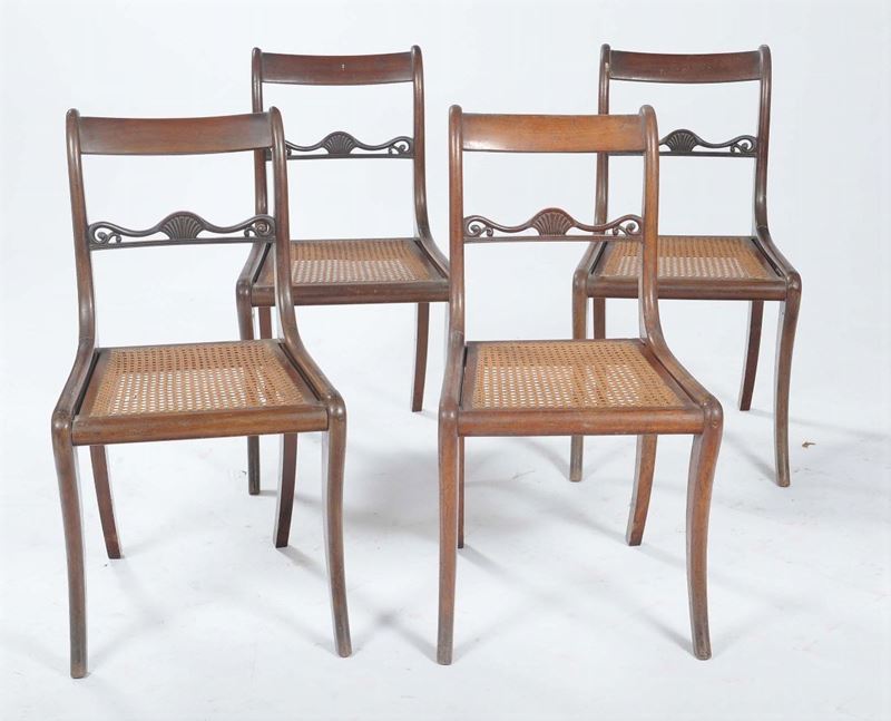 Quattro sedie in mogano con schienale arcuato  - Asta Eredità Emilio Bruzzone - I - Cambi Casa d'Aste