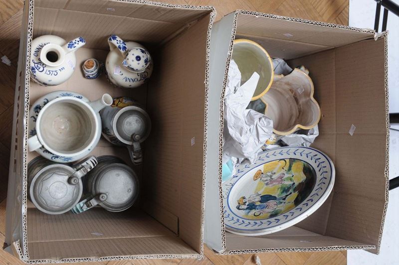 Lotto di vasi, piatti e oggetti in porcellana  - Auction An important Genoese Heritage - I - Cambi Casa d'Aste
