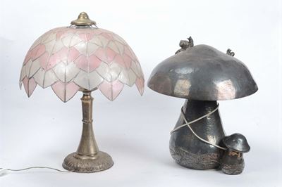 Lampada a Forma di Fungo e Lampada in Metallo Argentato