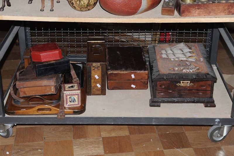 Lotto di scatole in vari materiali e due vassoi in legno  - Asta Eredità Emilio Bruzzone - I - Cambi Casa d'Aste
