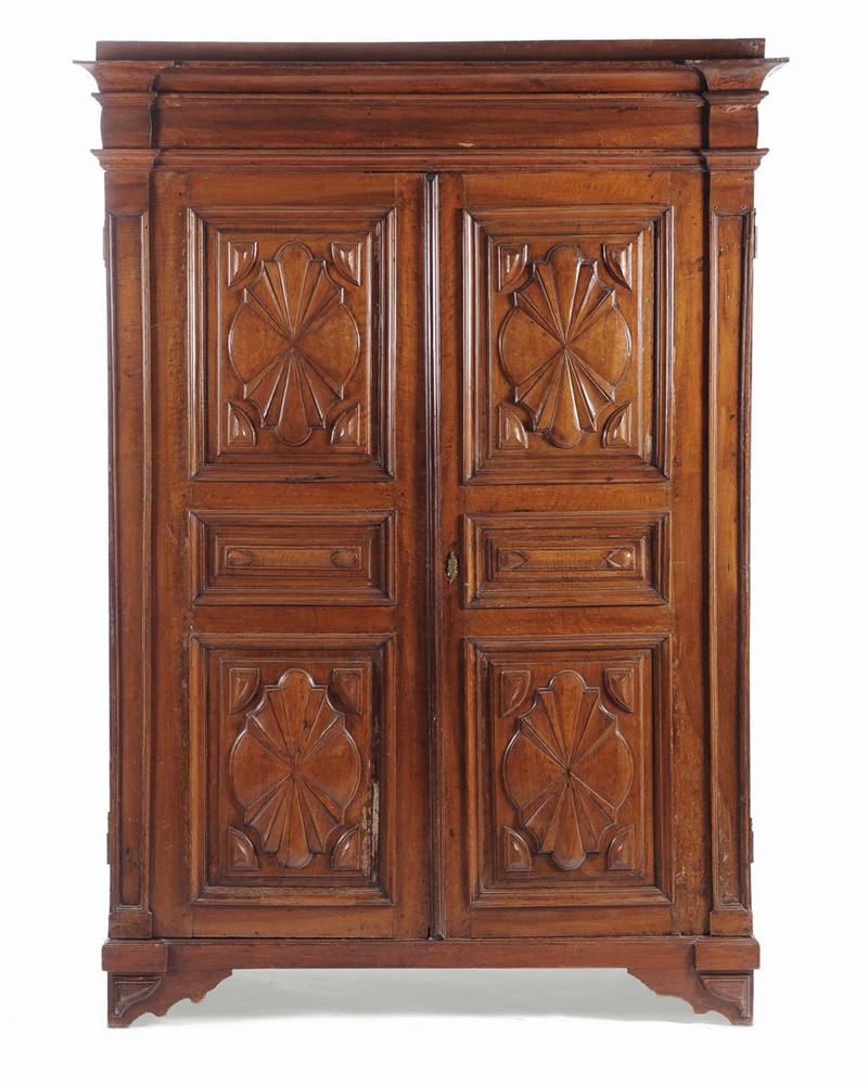 Armadio in noce a due ante pannellate e intagliate, Genova XVIII secolo  - Auction Furnishings from the mansions of the Ercole Marelli heirs and other property - Cambi Casa d'Aste