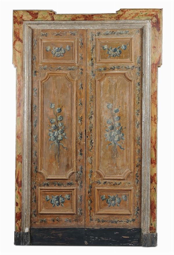 Porta a due ante laccata e dipinta a motivi floreali completa di mostra a finto marmo, Napoli XVIII secolo