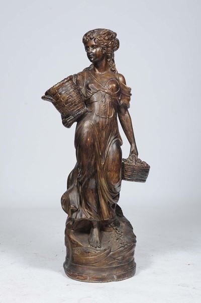 Statua in Gesso a Patina Scura Raffigurante L’autunno