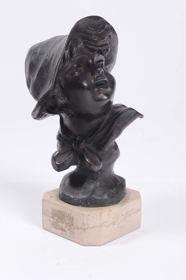 Piccolo bronzo raffigurante scugnizzo firmato Michetti