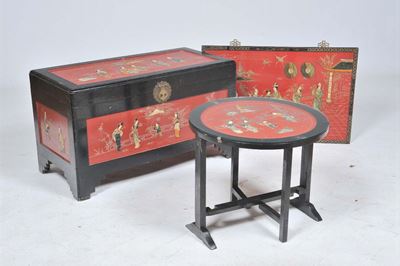 Cassa in Legno Orientale, Pannello e Tavolino