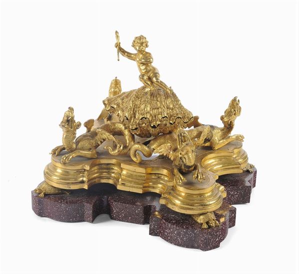 Calamaio in bronzo dorato poggiante su base in porfido rosso Roma XVIII-XIX secolo
