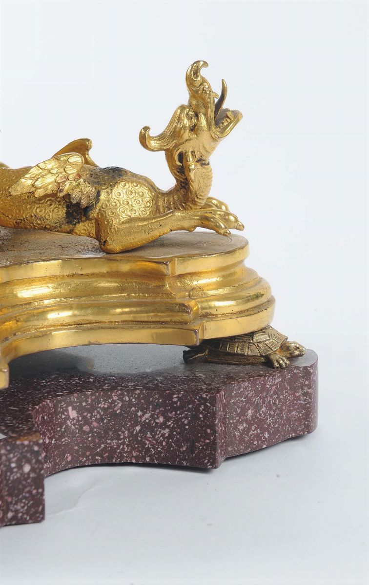 Calamaio in Bronzo Dorato Poggiante su Base in Porfido Rosso Roma XVIII-XIX Secolo