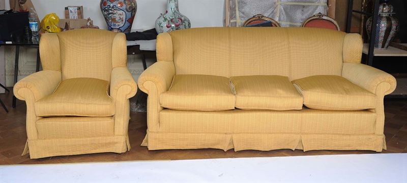 Salotto composto da divano e tre poltrone con tessuto giallo  - Auction An important Genoese Heritage - I - Cambi Casa d'Aste