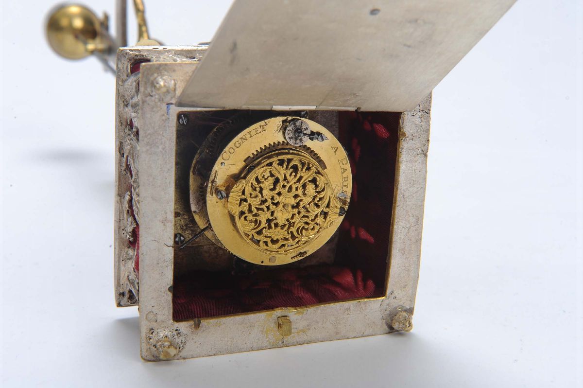 Orologio a Calvario in Bronzo Dorato e Argentato, Francia 1720-1740