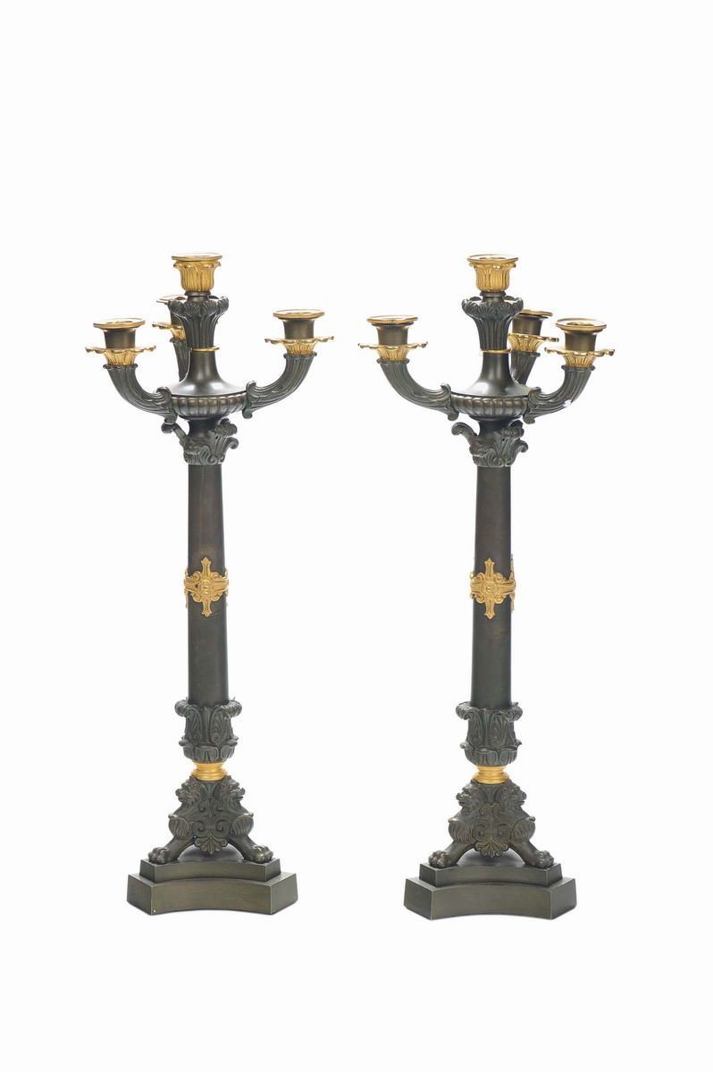 Coppia di candelieri a quattro fiamme in bronzo dorato e brunito, Francia XIX secolo  - Asta Antiquariato e Dipinti Antichi - II - Cambi Casa d'Aste
