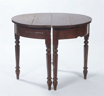 Coppia di Mezzi Tavoli Semicircolari con Gambe Tornite, XIX Secolo