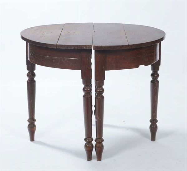 Coppia di mezzi tavoli semicircolari con gambe tornite, XIX secolo