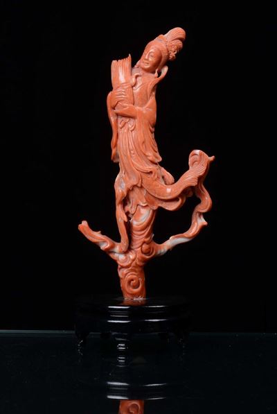 Piccola Scultura in Corallo Raffigurante Figura Orientale, Cina XIX Secolo