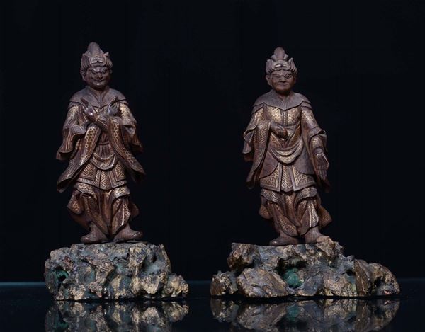 Due sculture in legno raffiguranti personaggi maschili, Giappone, inizio XX secolo