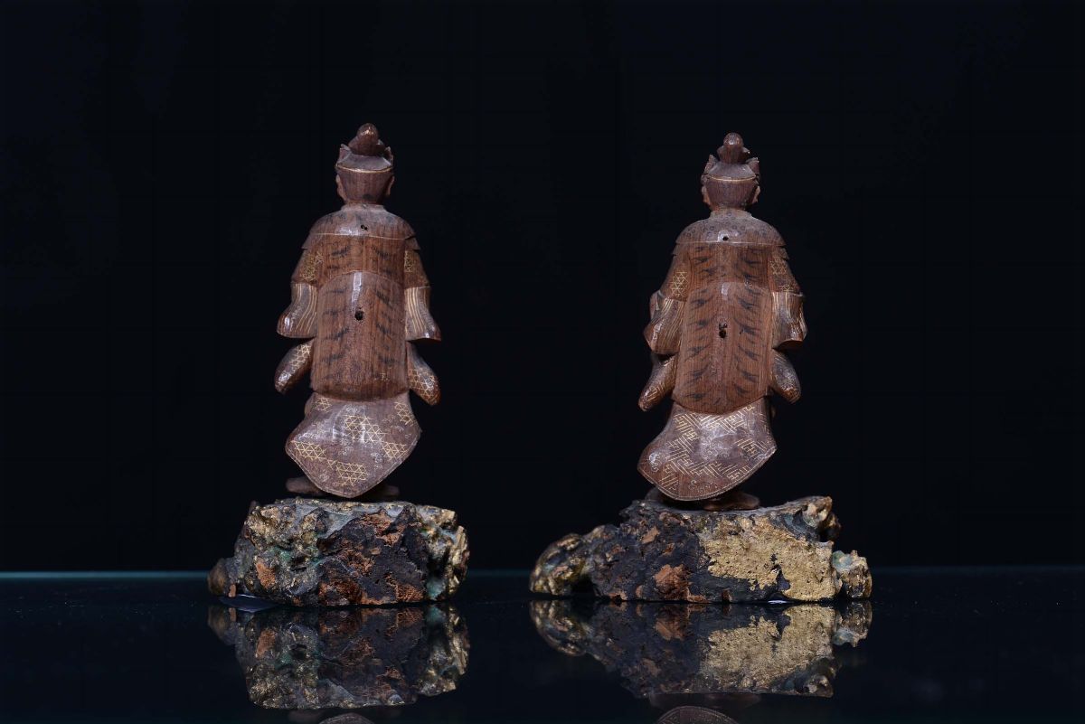 Due Sculture in Legno Raffiguranti Personaggi Maschili, Giappone, Inizio XX Secolo