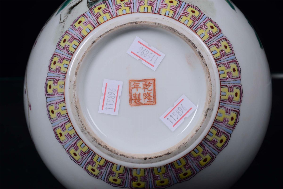 Vaso in Porcellana a Decoro Policromo Floreale e Uccelli del Paradiso, Cina, Repubblica, XX Secol...
