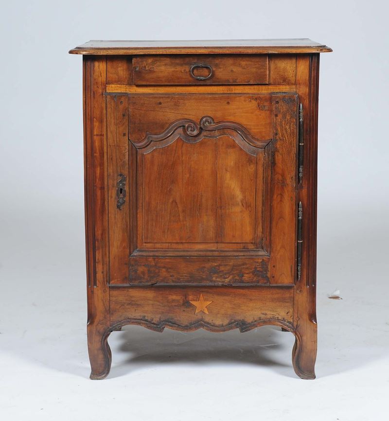 Credenzino in noce a un'anta e un cassetto, XIX secolo  - Asta Antiquariato e Dipinti Antichi - II - Cambi Casa d'Aste
