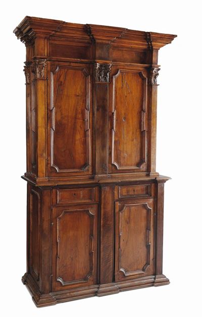 Credenza in Noce con Alzata, XVII Secolo