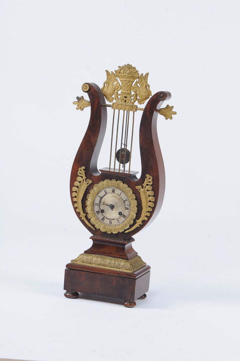 Orologio a lira in legno e bronzo dorato, XIX secolo  - Auction Antique and Old Masters - II - Cambi Casa d'Aste
