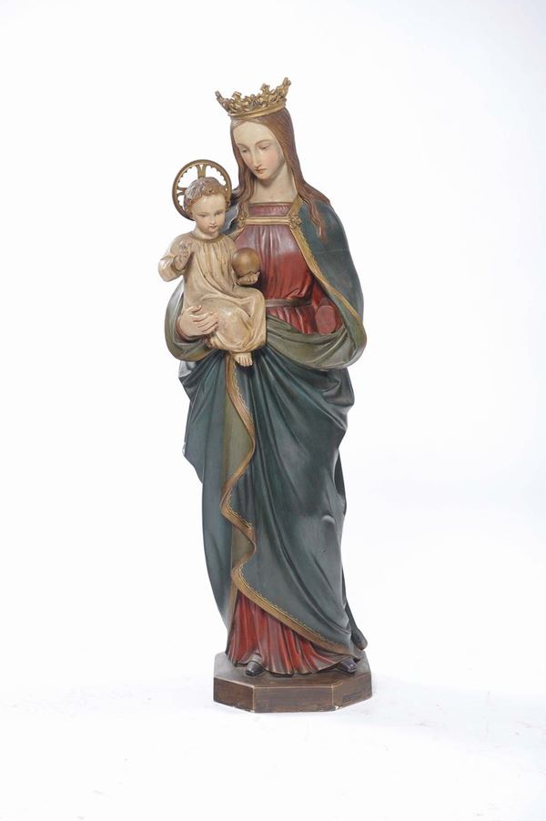 Scultura in legno laccato raffigurante Madonna con Bambino