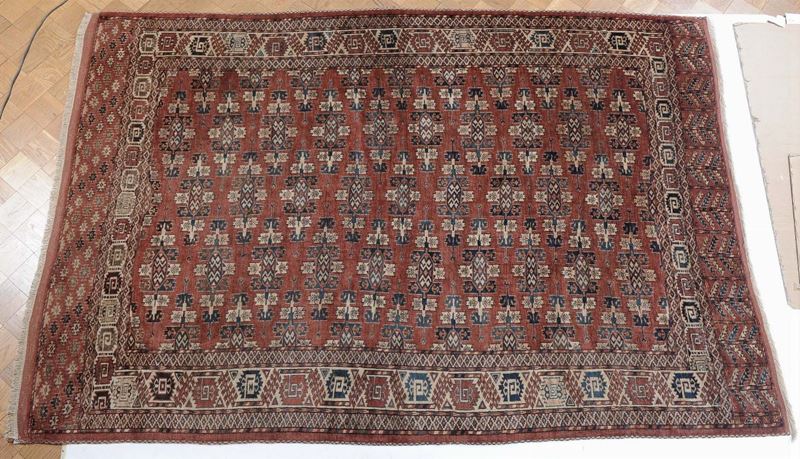 Tappeto turkmeno, inizio XX secolo  - Asta Antiquariato e Dipinti Antichi - II - Cambi Casa d'Aste