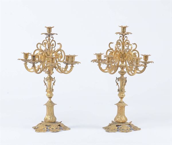 Coppia di candelieri in bronzo dorato neoclassici a sette luci