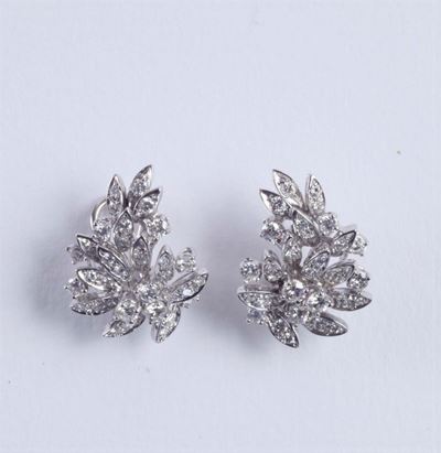 Orecchini con Diamanti a Forma di Fiore