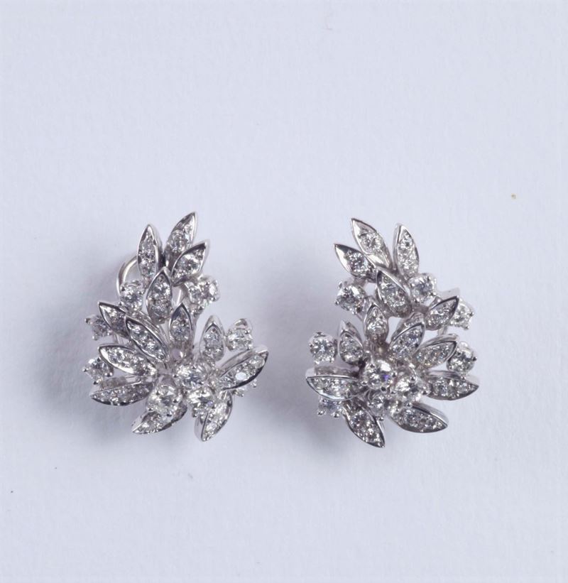 Orecchini con diamanti a forma di fiore  - Asta Argenti e Gioielli Antichi e Contemporanei - Cambi Casa d'Aste