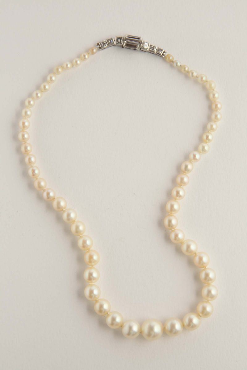 Collana di perle scalari, coltivate  - Asta Argenti e Gioielli Antichi e Contemporanei - Cambi Casa d'Aste