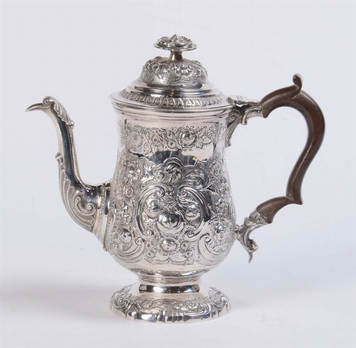 Caffettiera in Argento Sbalzato e Cesellato, XX Secolo