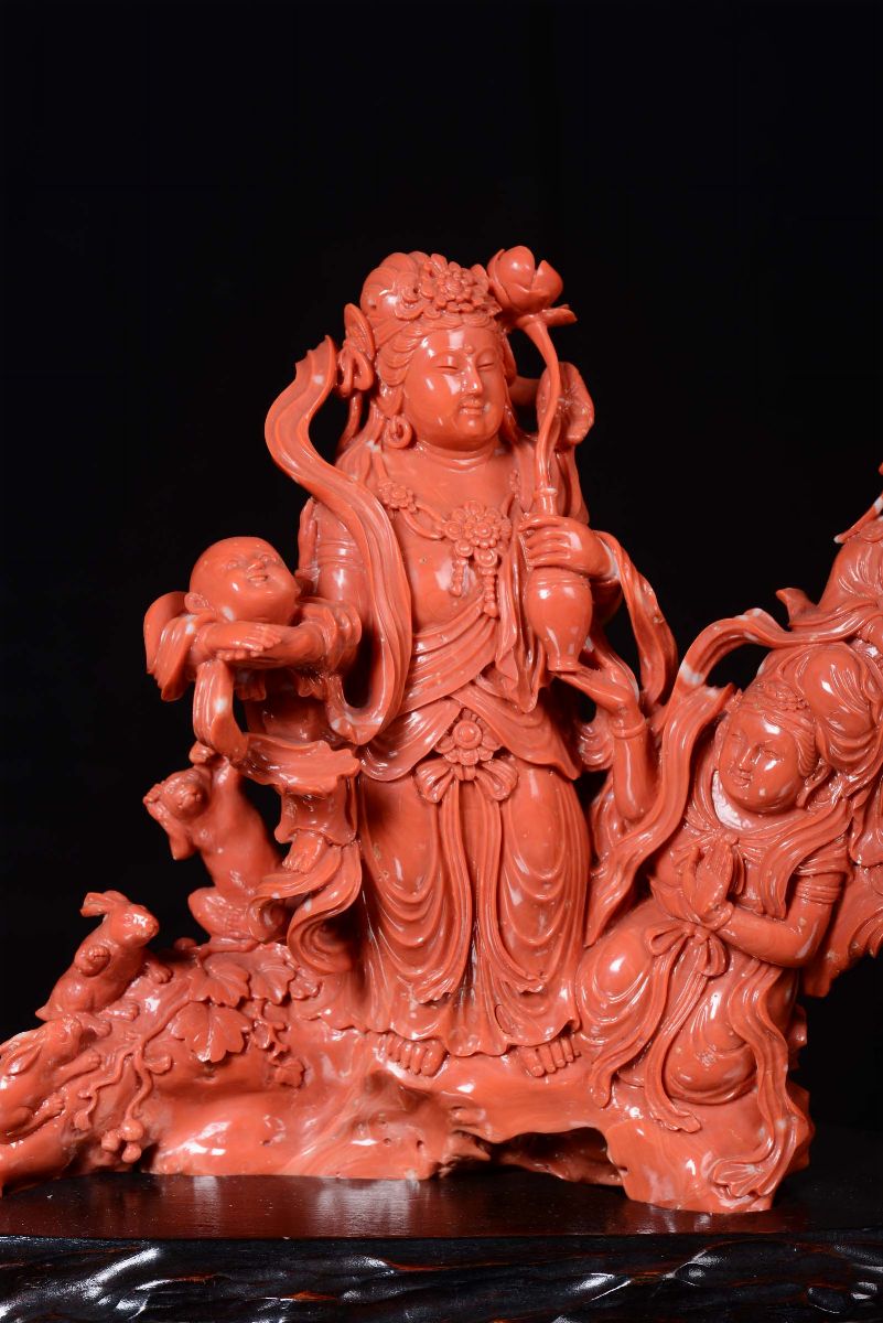 Bel Gruppo in Corallo Rosso con Suonatrice di Violino, Personaggi e Animali, Cina, Dinastia Qing,...