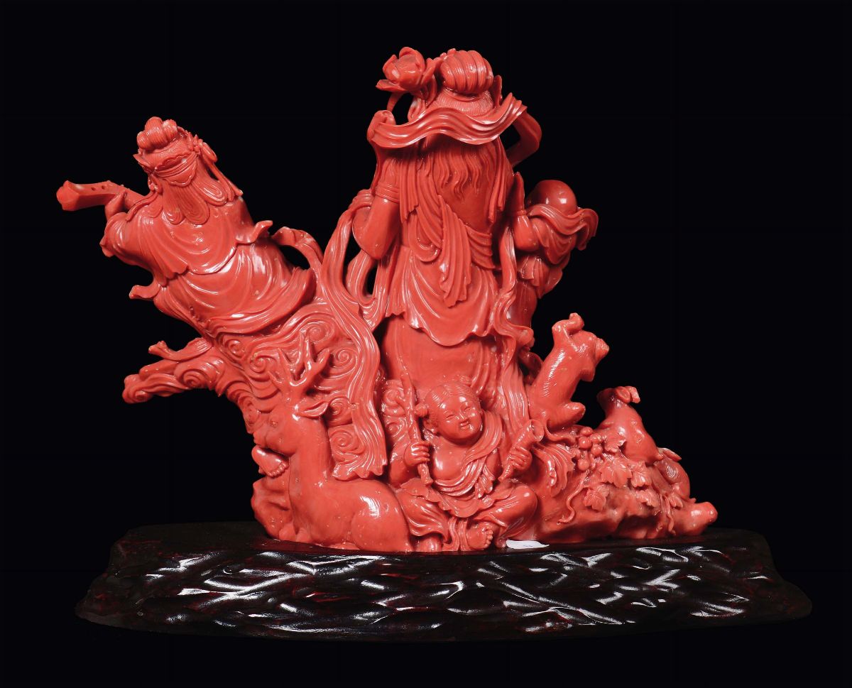 Bel Gruppo in Corallo Rosso con Suonatrice di Violino, Personaggi e Animali, Cina, Dinastia Qing,...