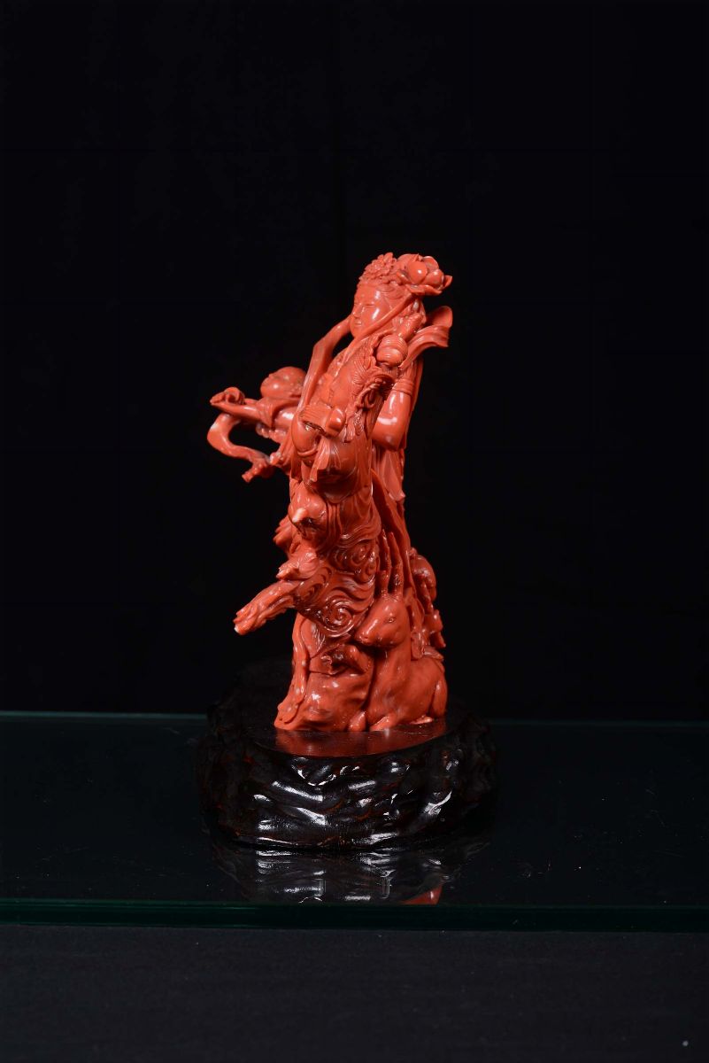 Bel Gruppo in Corallo Rosso con Suonatrice di Violino, Personaggi e Animali, Cina, Dinastia Qing,...