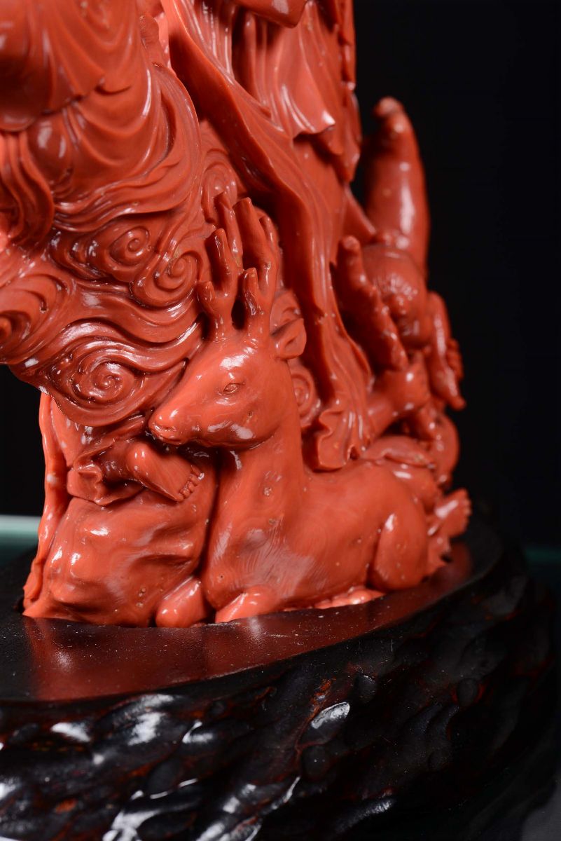Bel Gruppo in Corallo Rosso con Suonatrice di Violino, Personaggi e Animali, Cina, Dinastia Qing,...