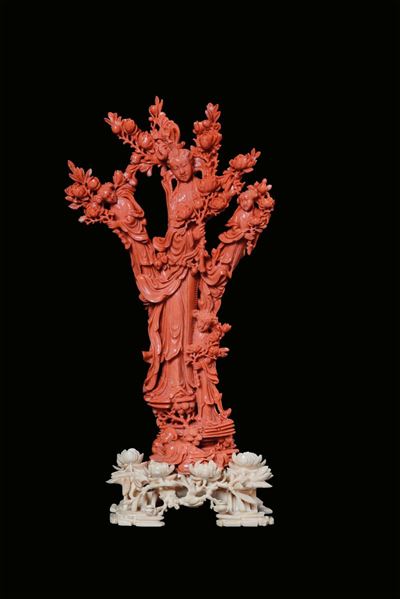 Gruppo in Corallo Rosso con Quattro Guanyin con Rami Fioriti, Cina, Dinastia Qing, XIX Secolo