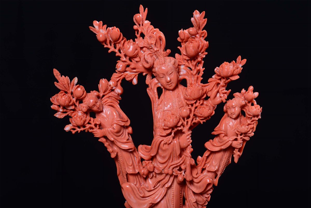 Gruppo in Corallo Rosso con Quattro Guanyin con Rami Fioriti, Cina, Dinastia Qing, XIX Secolo