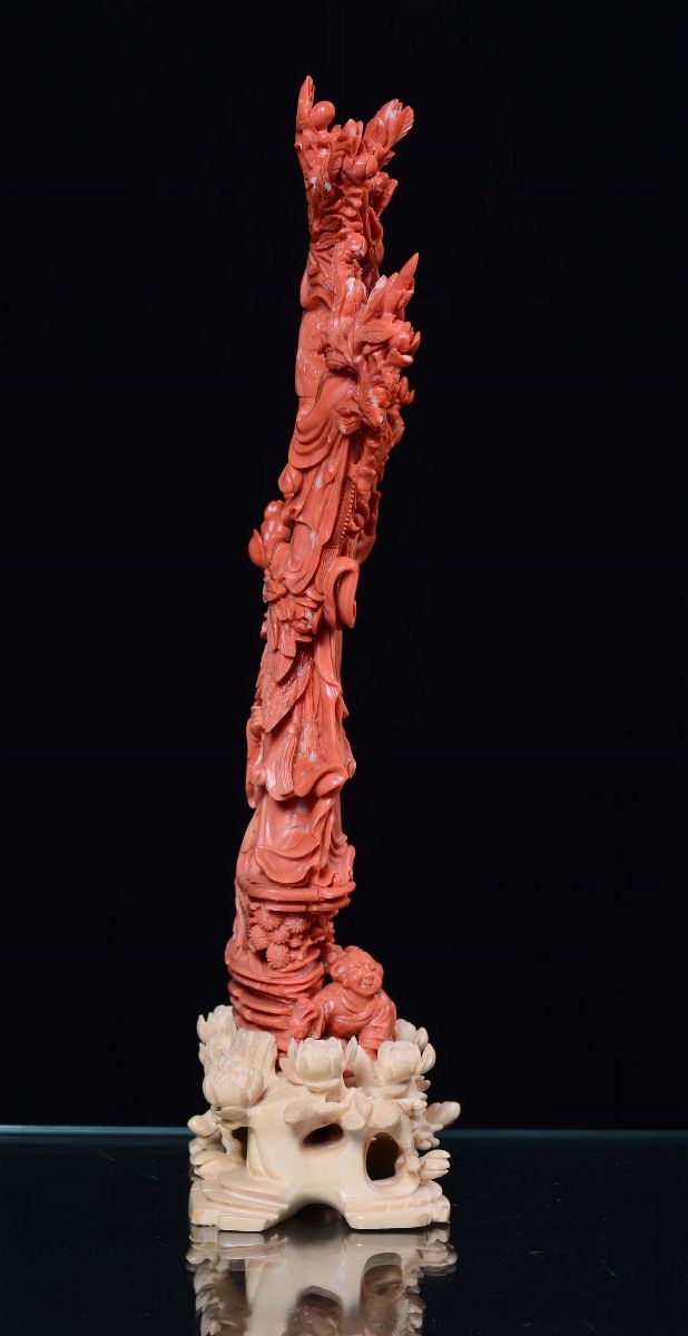 Gruppo in Corallo Rosso con Quattro Guanyin con Rami Fioriti, Cina, Dinastia Qing, XIX Secolo