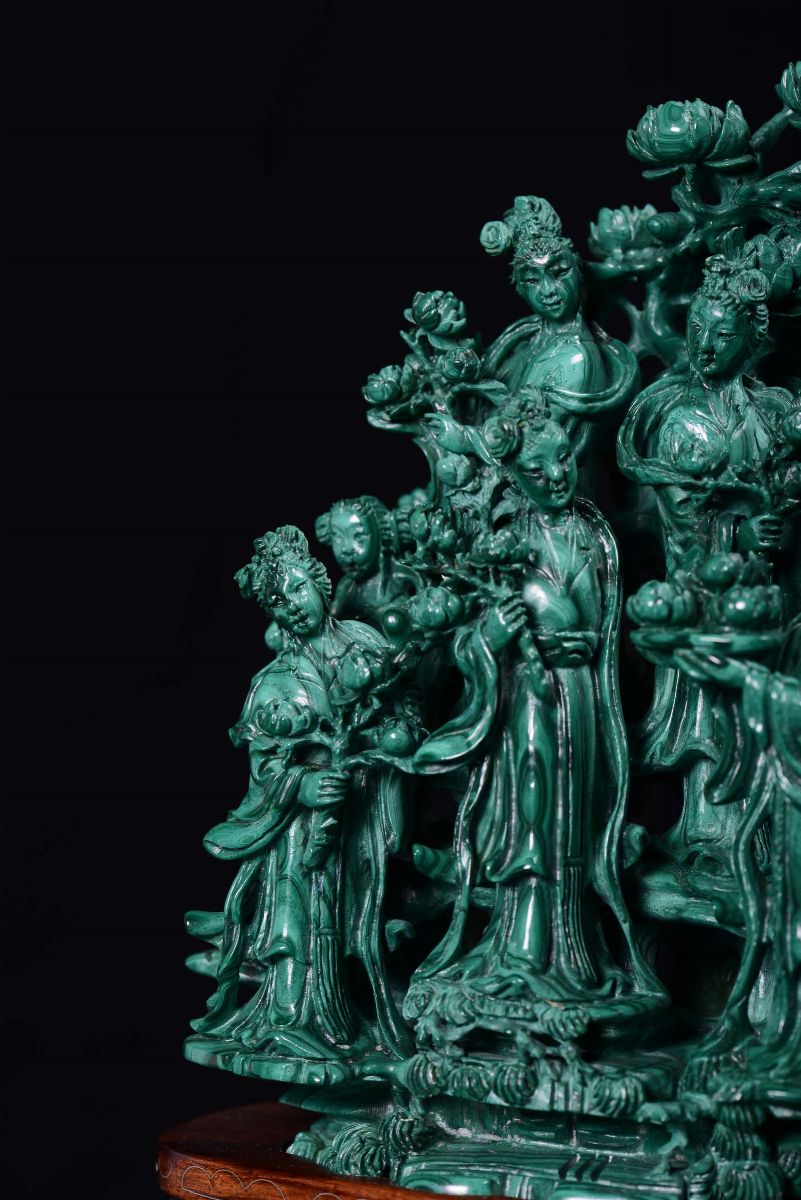 Gruppo in Malachite con Guanyin e Figure Femminili, Cina XX Secolo