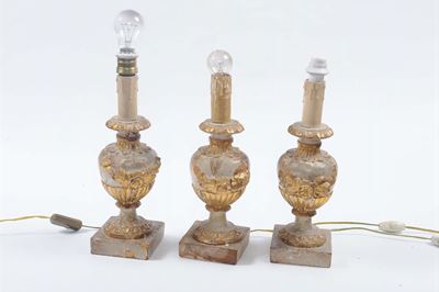 Tre Vasetti in Legno Intagliato e Dorato