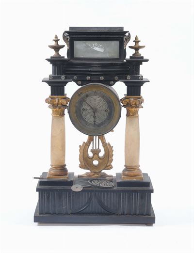 Orologio a Tempietto con Colonne in Alabastro