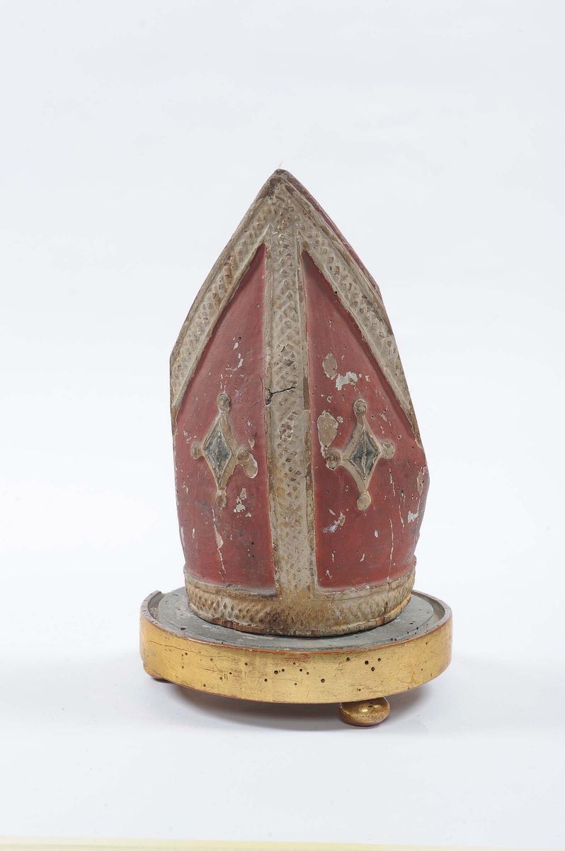 Modellino di copricapo vescovile in legno laccato  - Auction Antique and Old Masters - II - Cambi Casa d'Aste